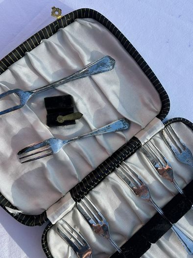 Vintage Set of 6 Silver Plated Cake Forks in Original Case - 1950s