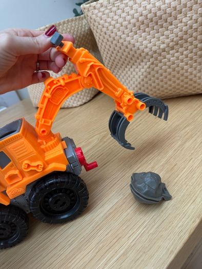 Play-Doh Wheels Front Loader Toy Truck - no sand left