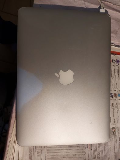 Apple MacBook Air 13 inch, Model A1369,  i5,  1,7GHz, no Ram, needs Ram, excellent cosmetic condition