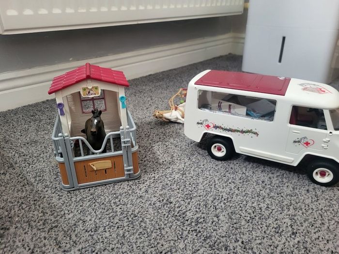 Schleich barn, vet set, trap set