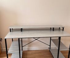 Desk in mint condition, sturdy and well designed