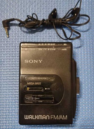 Sony Walkman WM-F2065 AM/FM Cassette Player Auto Reverse Mega Bass Tested, full working.