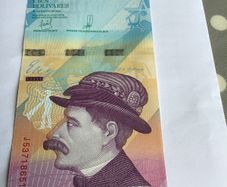 Venezuela Banknote- 100 Bolivares In uncirculated condition