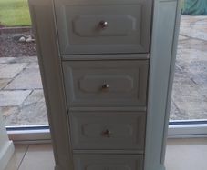 chest of drawers