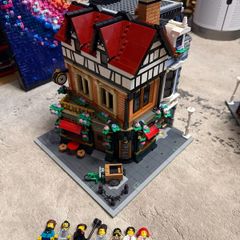 lego Tudor corner modular 10350