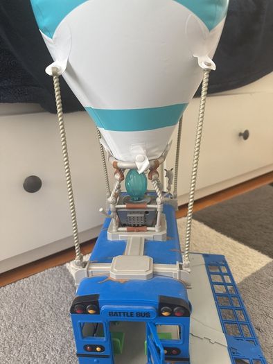 Fortnite Battle Bus