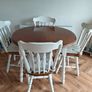 Extendable Table and 6 chairs can be used as a round table with 4 chairs Image 2