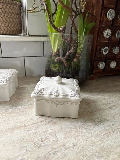 New French inspired ceramic lidded storage box in antique white.
