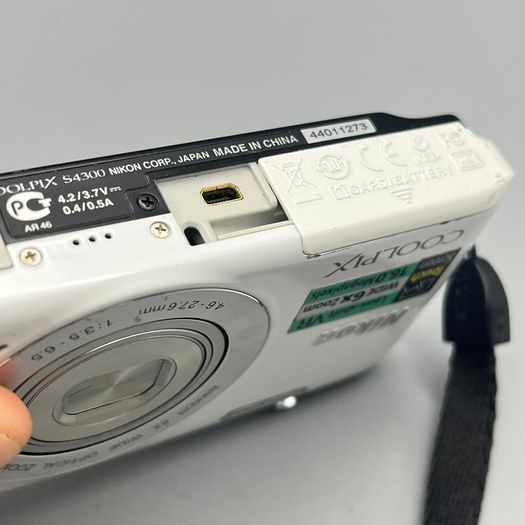 Nikon Coolpix S4300 16MP Digital Camera White Touchscreen - Full Kit