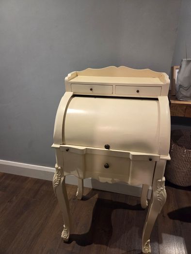Cream writing desk and chair