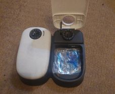 Automatic cat feeder