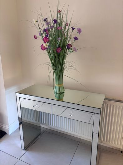 Mirror console/makeup table