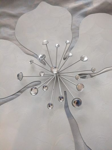 Wall decor silver metal flower/starburst  wall art with clear acrylic beads
