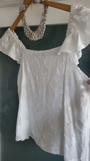 GALLERY white frill shoulder strap Sz 12