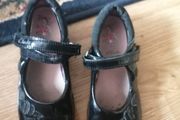Girls shoes