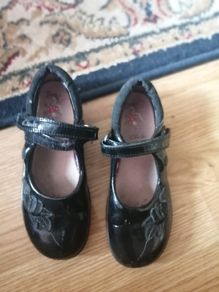 Girls shoes