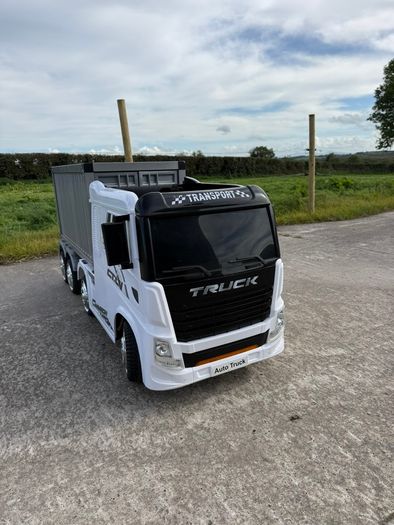 Ride-on electric container truck - white