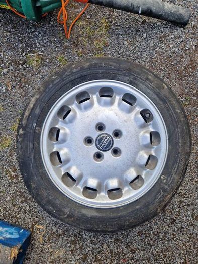 Genuine Volvo 16" Alloy Wheel with 215/55R16 Tire