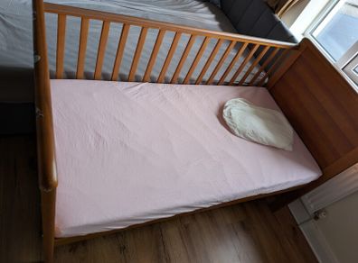 Toddler Bed with 2 IKEA Fitted sheets