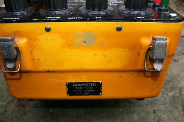 Ohmmeter 18B/095 (the battery should be replaced)