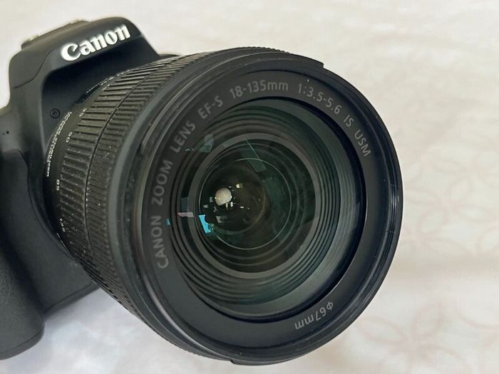 Canon EOS 200D Photography Bundle  Near NEW