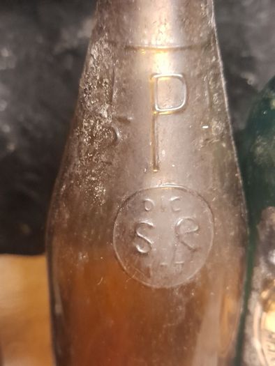 3 Old Pub Bottles, Price is for 3, Guinness, Smithwicks barley wine and another,