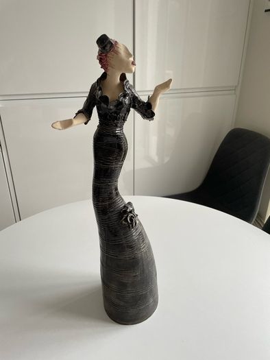 Ayelet Lalor Vintage Black Diva
