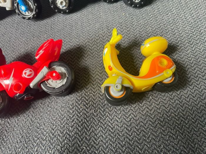 Ricky zoom figures