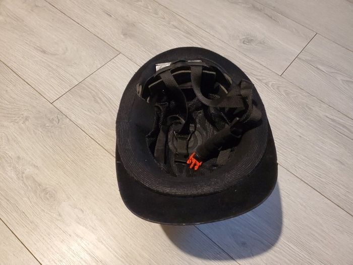 Riding helmet