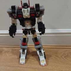 Transformer Metroplex cybertron