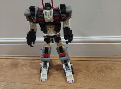 Transformer Metroplex cybertron