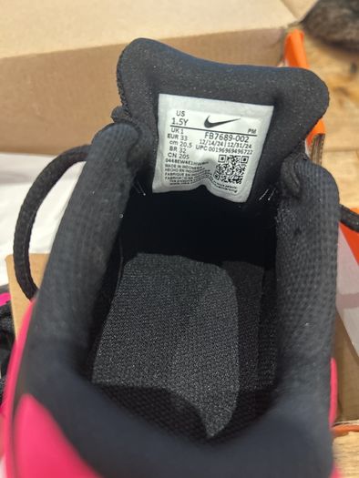 Nike Revolution 7/ Black/Pink
