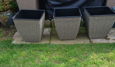 wicker plant pots