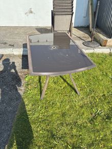 table and chairs
