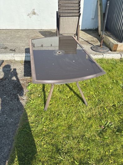 table and chairs