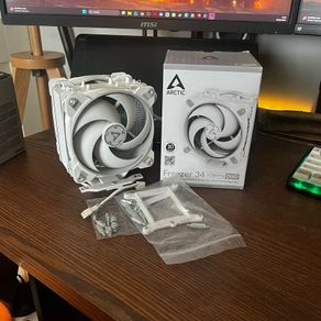 ARCTIC Freezer 34 eSports DUO cooler and 3x uphere fans