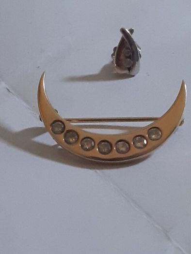 gold broach