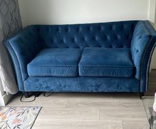 Very clean rarely used  trow over on the sofa all the time  non smoker non pet home beautiful sofa