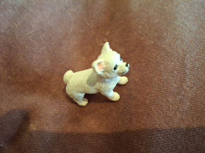 Schleich white chihuahua puppy
