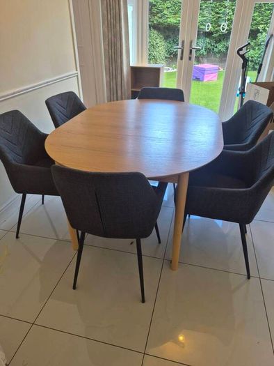 Table & 6 Chairs