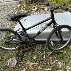 2 x boys Apollo bikes