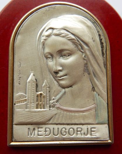 Vintage Sterling Silver stamped  "Ag" (silver) Our Lady Queen of Peace Medugorje Bosnia Mary