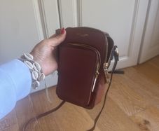 phone shoulder