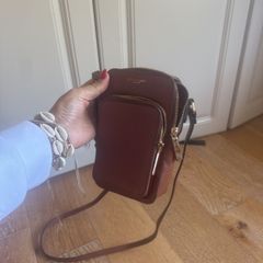 phone shoulder