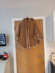 Boohoo  Camel Faux Fur Cape, Sleeves  With Hood   S. 14-16.