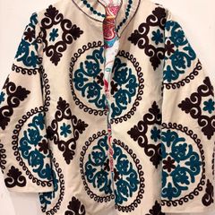 Suzani velvet jacket Beautiful embroidered floral jacket in a gorgeous white with intricate blue and black detailing.