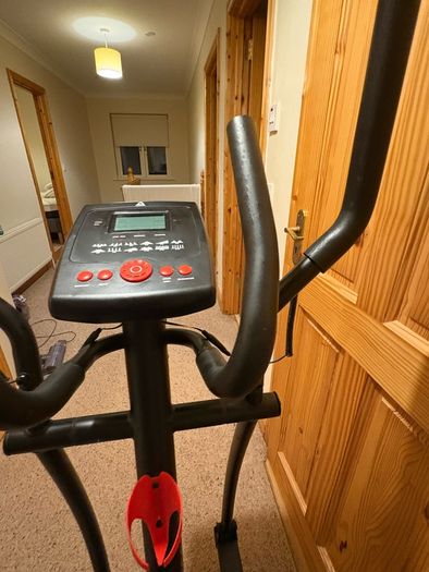 Reebok Jet100 Elliptical Trainer