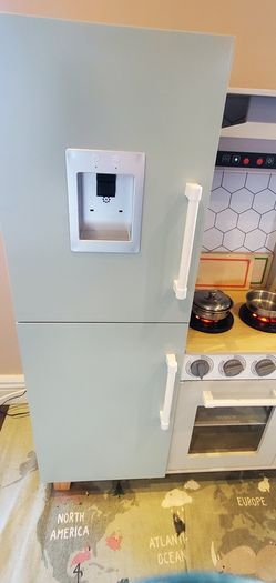 Kids Play Kitchen Deluxe (Smyths) and accessories