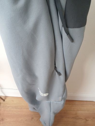 Northface mens track suit bottoms (size small)