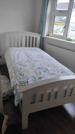 Bedroom furniture set